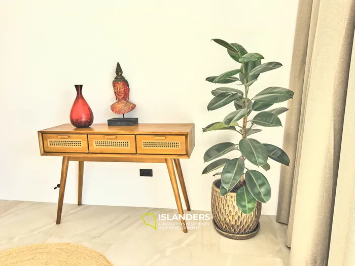 Villa de 3 chambres avec vue sur la mer et piscine à débordement à Chalok Ban Kao au coucher du soleil.