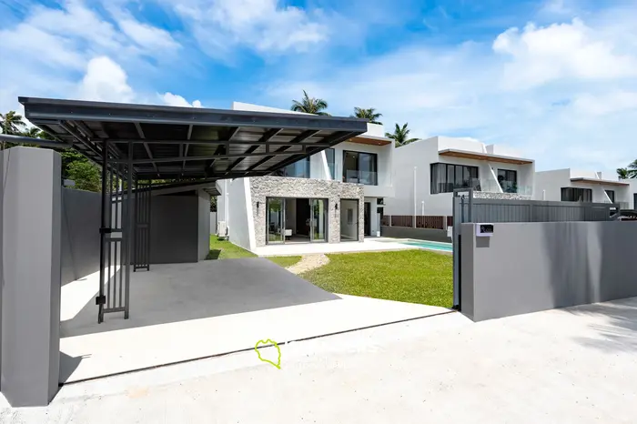Villa avec piscine à deux étages, 3 chambres, à quelques minutes en voiture de la plage.