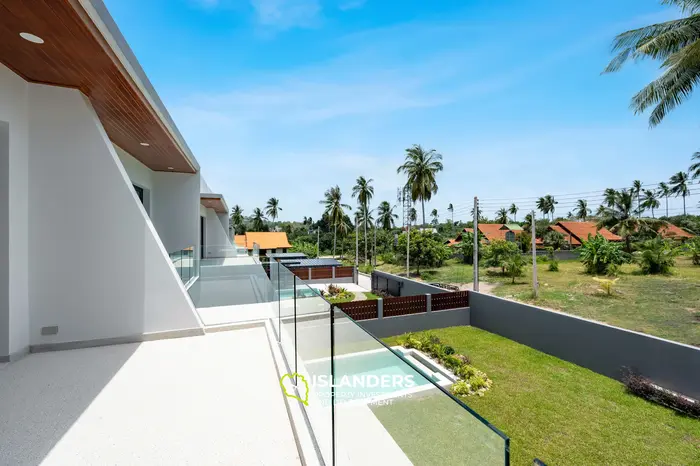 Villa avec piscine à deux étages, 3 chambres, à quelques minutes en voiture de la plage.