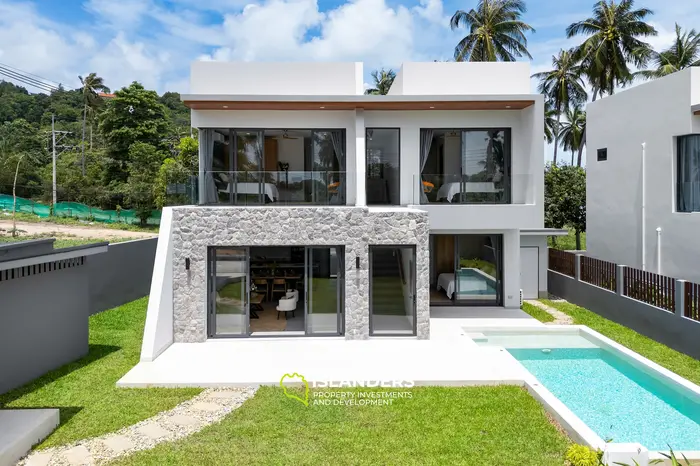 Villa avec piscine à deux étages, 3 chambres, à quelques minutes en voiture de la plage.