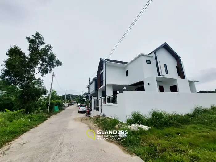 Villa spacieuse de 3 chambres avec piscine dans un quartier calme (Bangrak)