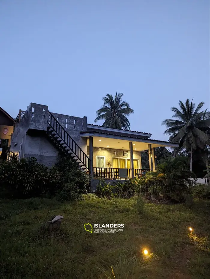 🏡 Maison spacieuse avec toit-terrasse et grand terrain dans un emplacement de choix !