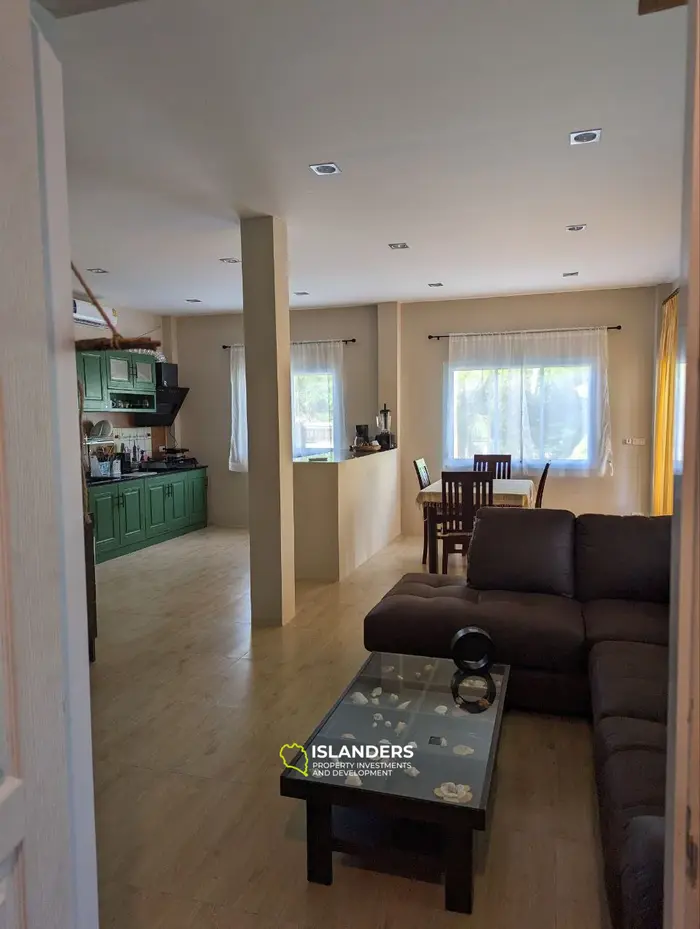 🏡 Maison spacieuse avec toit-terrasse et grand terrain dans un emplacement de choix !
