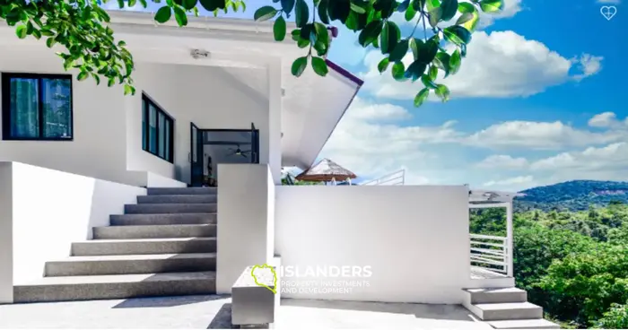 🏡 عقار ساحر للبيع - فيلا مع مسبح، شقة، بنغالو وأرض واسعة