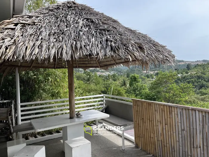 🏡 Encantadora Propiedad en Venta – Villa con Piscina, Apartamento, Bungalow y Amplio Terreno