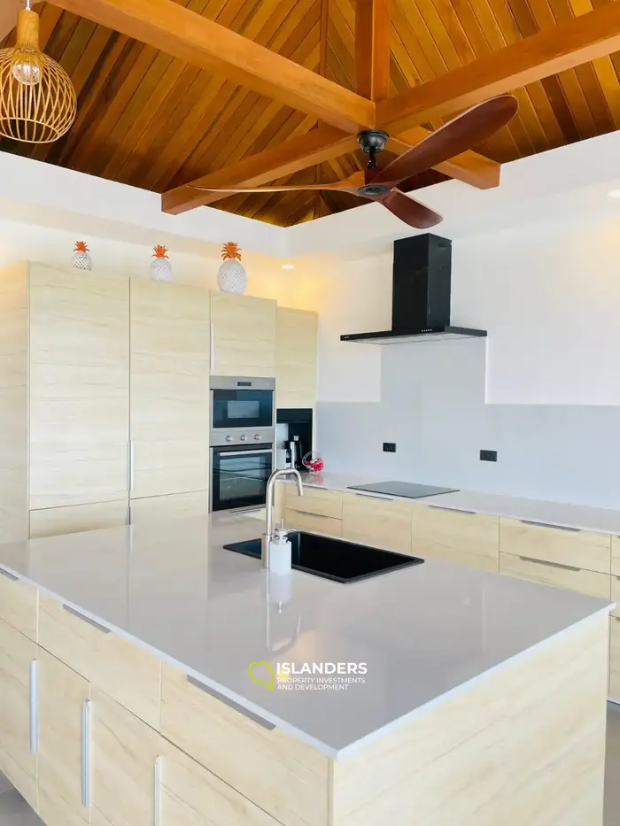 4 спальни вилла с бассейном и видом на море в отличном месте (Бопхут)