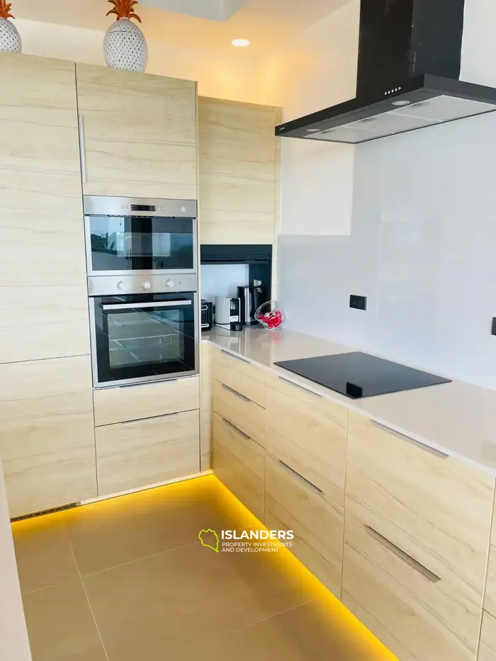 4 спальни вилла с бассейном и видом на море в отличном месте (Бопхут)