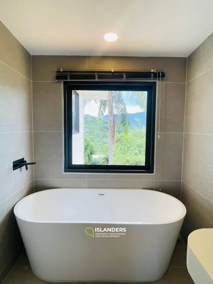 4 спальни вилла с бассейном и видом на море в отличном месте (Бопхут)