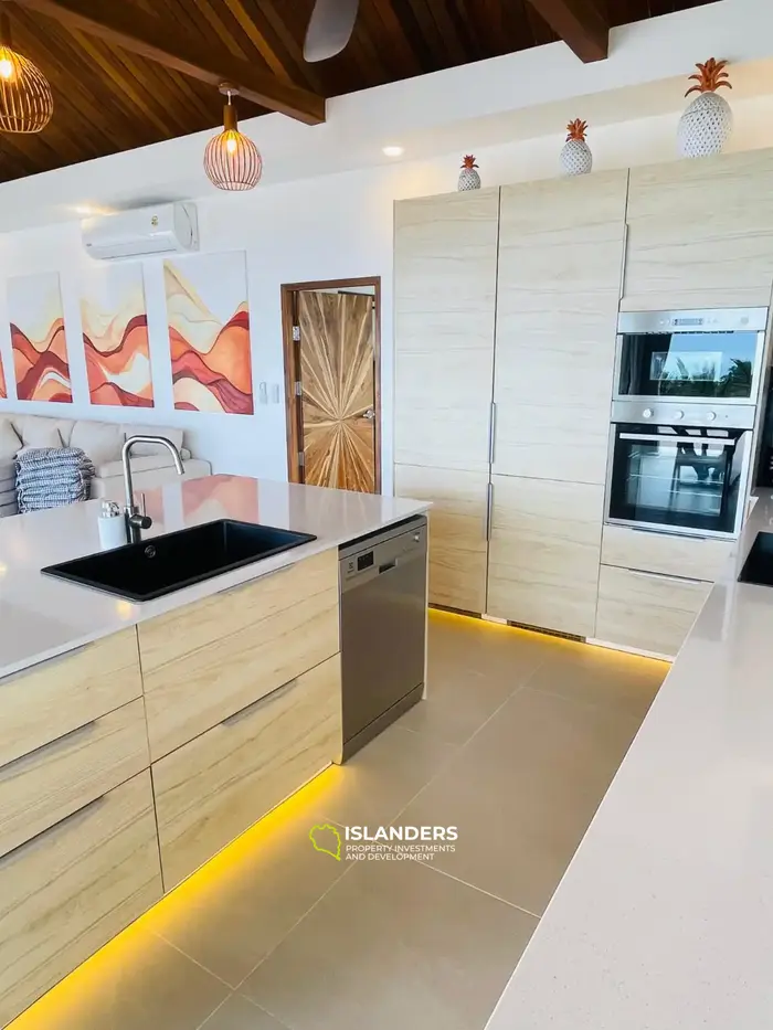 4 спальни вилла с бассейном и видом на море в отличном месте (Бопхут)