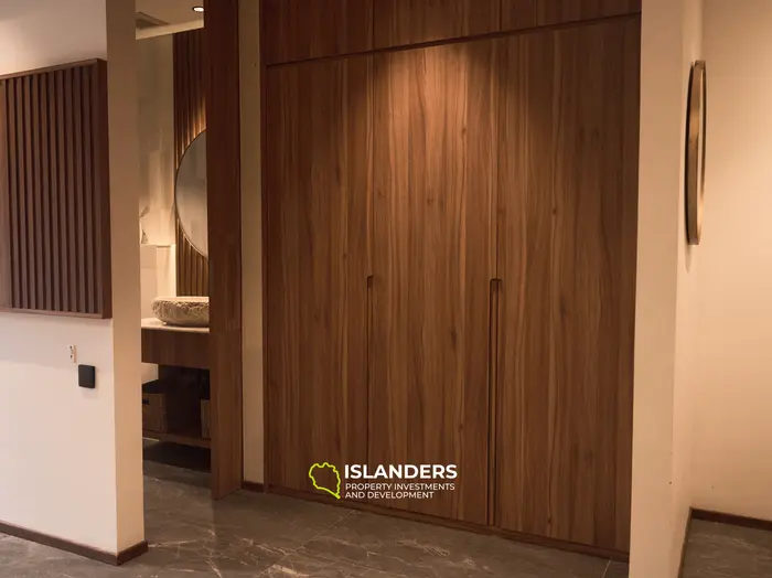 Moderb Villas 3BR на испанском будет "Villas Moderb 3 habitaciones".