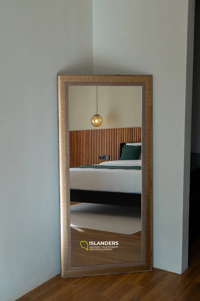"Harmony Hideaway" на французском будет "Havre d'Harmonie".