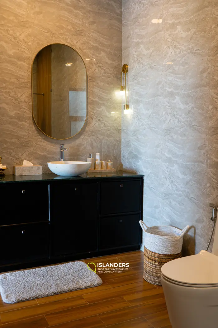 "Harmony Hideaway" на французском будет "Havre d'Harmonie".