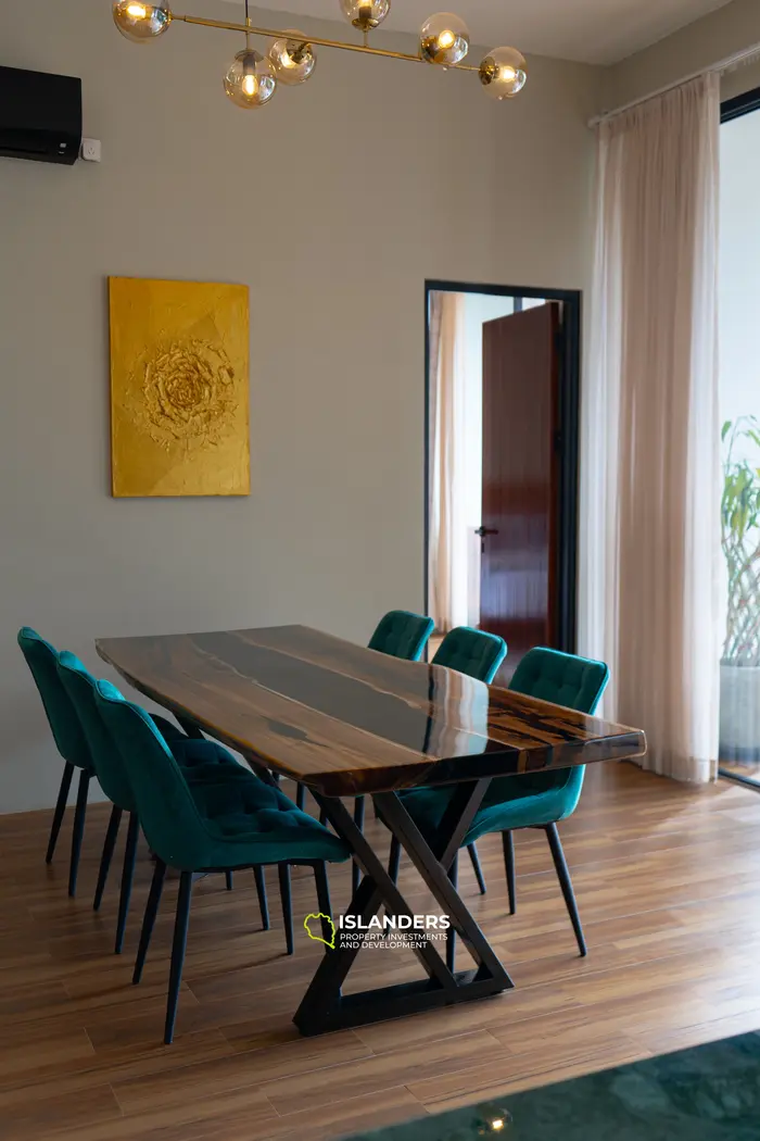 "Harmony Hideaway" на французском будет "Havre d'Harmonie".