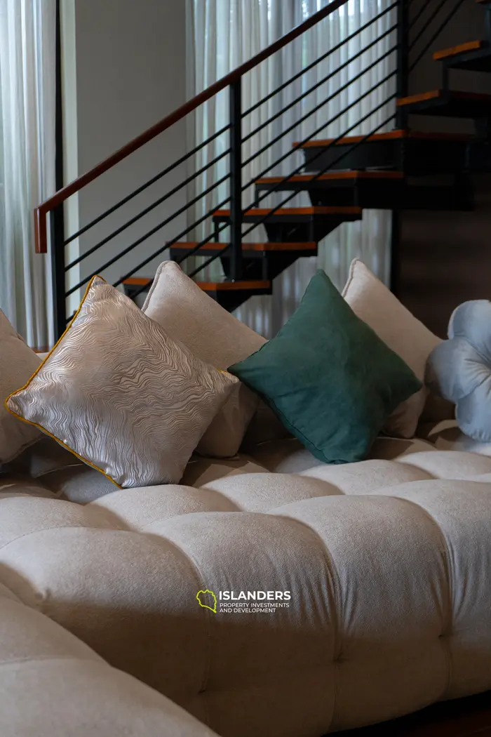 "Harmony Hideaway" на французском будет "Havre d'Harmonie".
