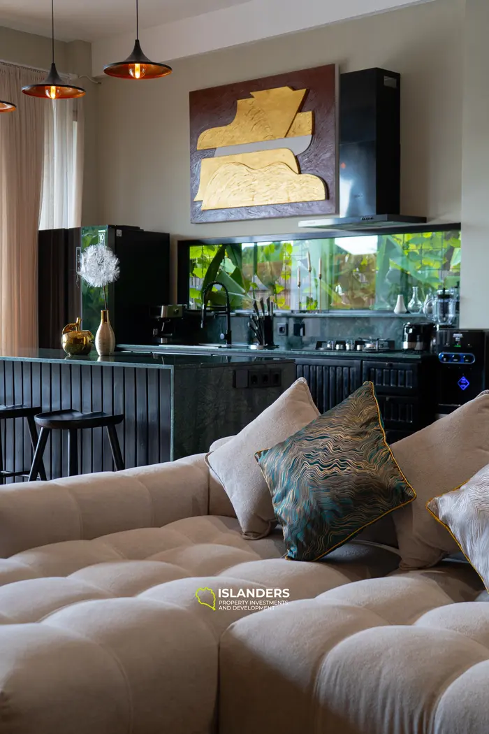 "Harmony Hideaway" на французском будет "Havre d'Harmonie".