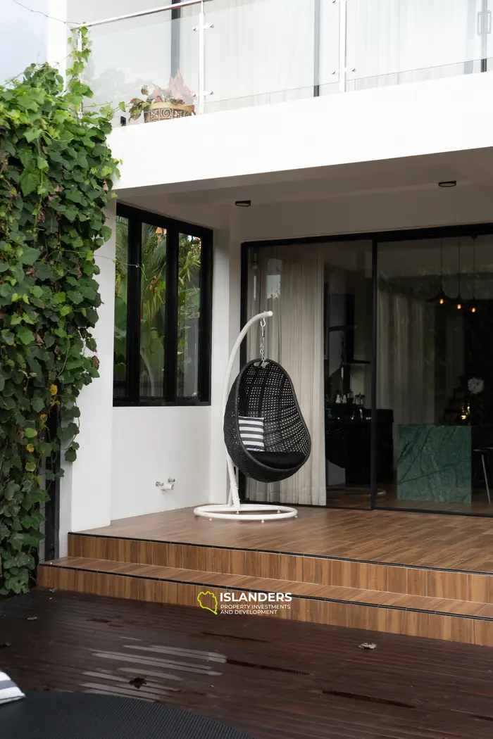 "Harmony Hideaway" на французском будет "Havre d'Harmonie".