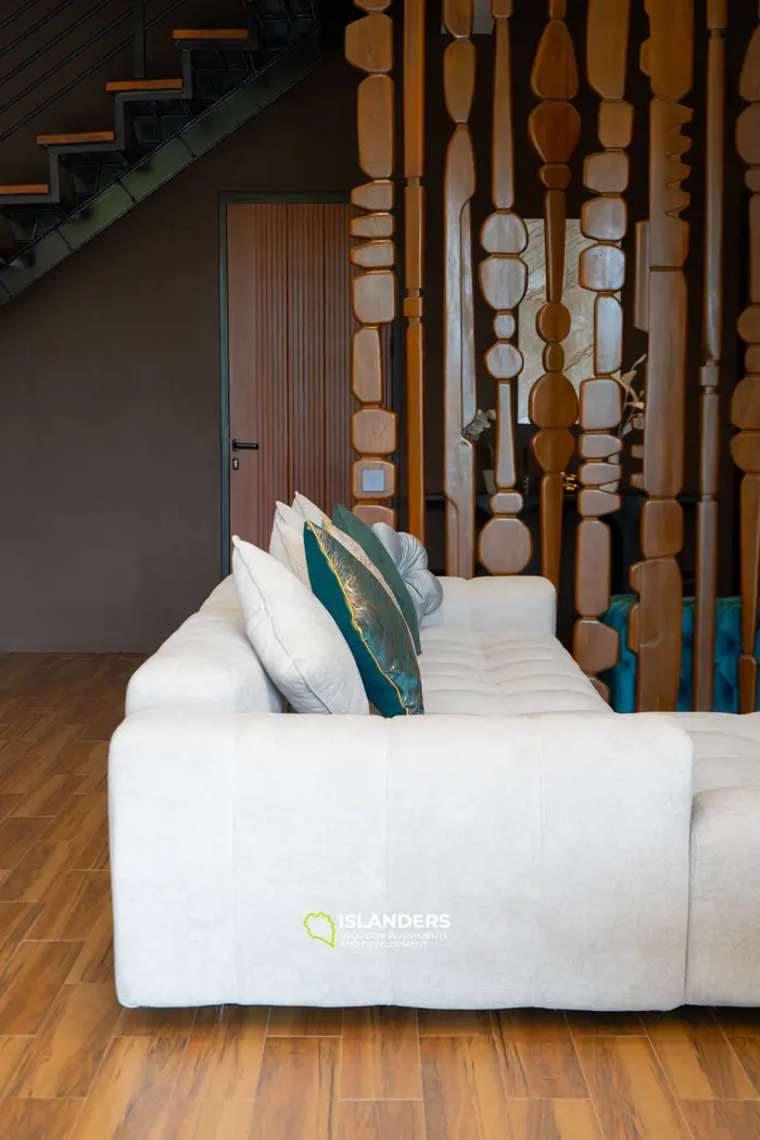 "Harmony Hideaway" на французском будет "Havre d'Harmonie".