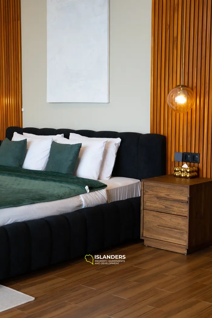 "Harmony Hideaway" на французском будет "Havre d'Harmonie".
