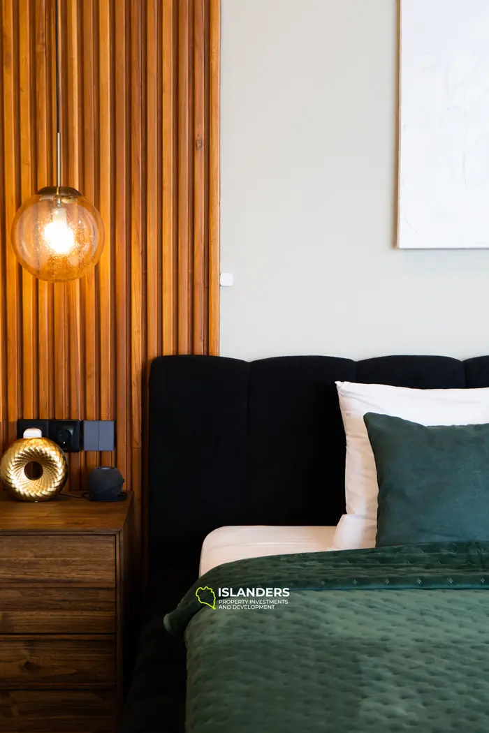 "Harmony Hideaway" на французском будет "Havre d'Harmonie".