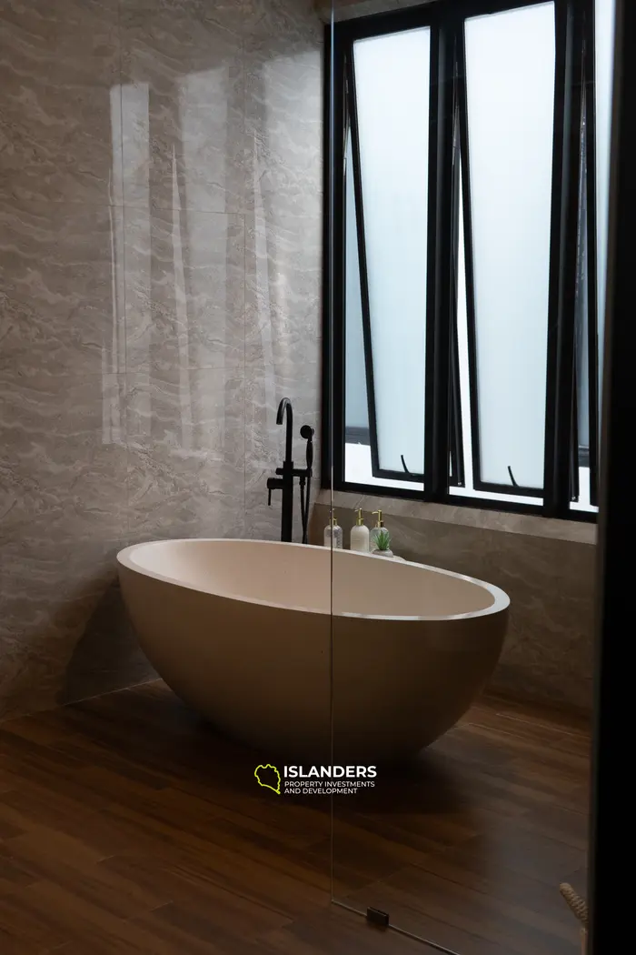 "Harmony Hideaway" на французском будет "Havre d'Harmonie".