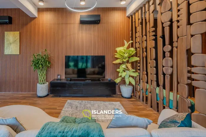 "Harmony Hideaway" на французском будет "Havre d'Harmonie".