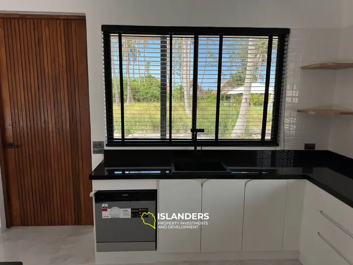 🌴✨ Villa de lujo de 3 habitaciones junto a la playa en venta en Chaloklum ✨🌴