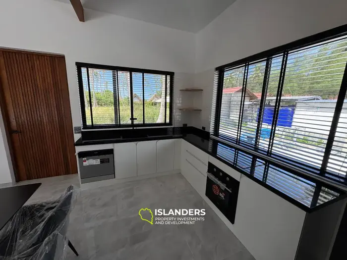 🌴✨ Villa de lujo de 3 habitaciones junto a la playa en venta en Chaloklum ✨🌴