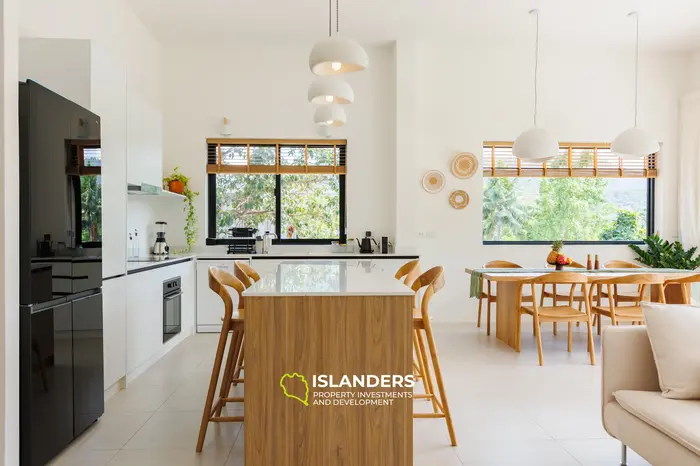 Exquisita villa de 3 habitaciones con vista al mar en venta en Koh Phangan, Chaloklum