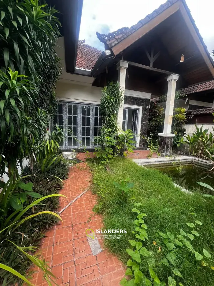 Stunning 2-Bedroom Villa for Sale in Bali, Melasti - Garden View for Renovation 