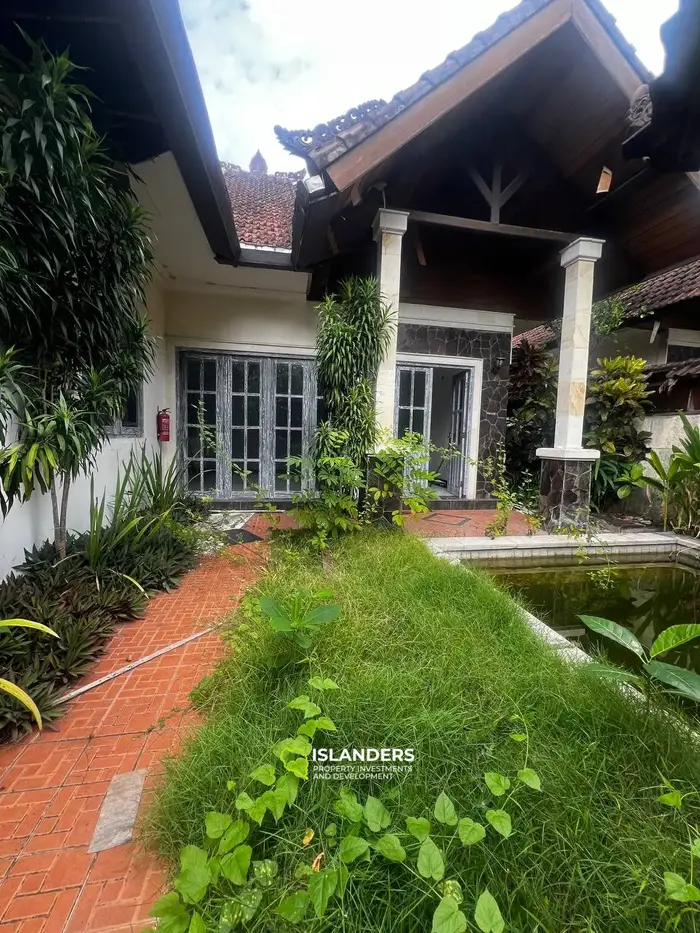 Stunning 2-Bedroom Villa for Sale in Bali, Melasti - Garden View for Renovation 