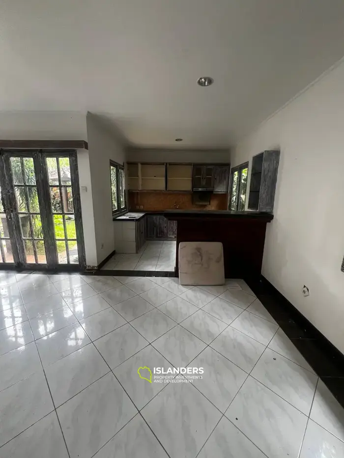 Stunning 2-Bedroom Villa for Sale in Bali, Melasti - Garden View for Renovation 