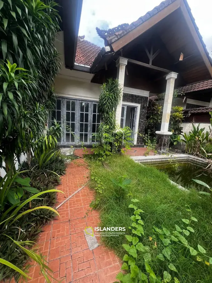 Stunning 2-Bedroom Villa for Sale in Bali, Melasti - Garden View for Renovation 