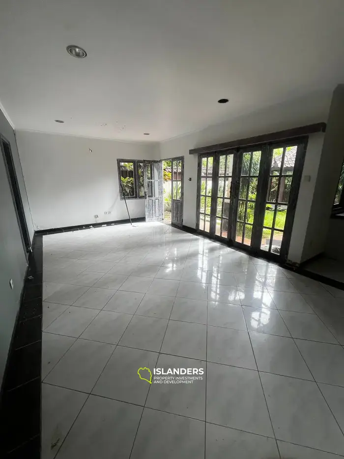 Stunning 2-Bedroom Villa for Sale in Bali, Melasti - Garden View for Renovation 