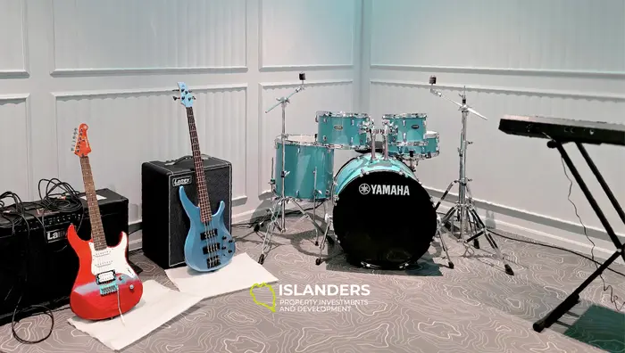 Stuning 1-Bedroom 50sqm 6th floor Beachfront condo for Sale in Bang Tao, Phuket