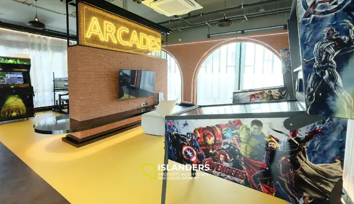 Stuning 1-Bedroom 50sqm 6th floor Beachfront condo for Sale in Bang Tao, Phuket