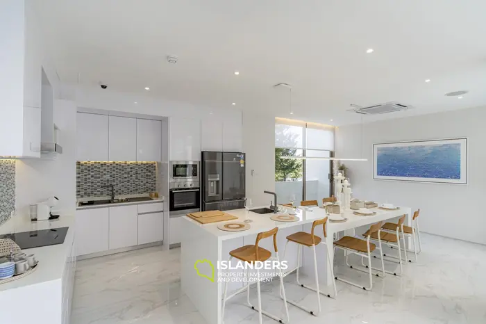 דופלקס מדהים עם 3 חדרי שינה למכירה במחוז פוקט, חוף באנג טאו