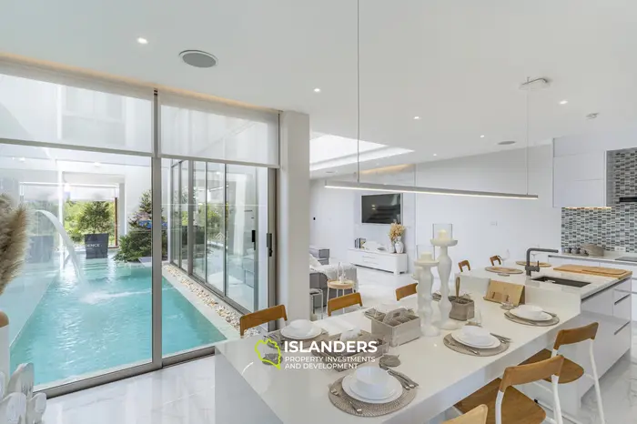 דופלקס מדהים עם 3 חדרי שינה למכירה במחוז פוקט, חוף באנג טאו