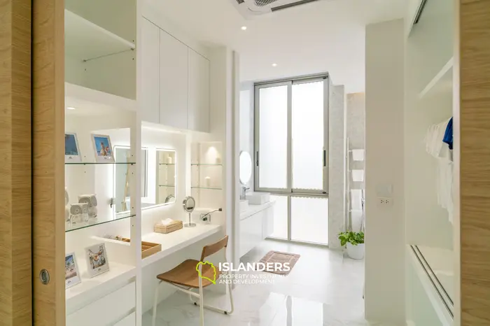 דופלקס מדהים עם 3 חדרי שינה למכירה במחוז פוקט, חוף באנג טאו