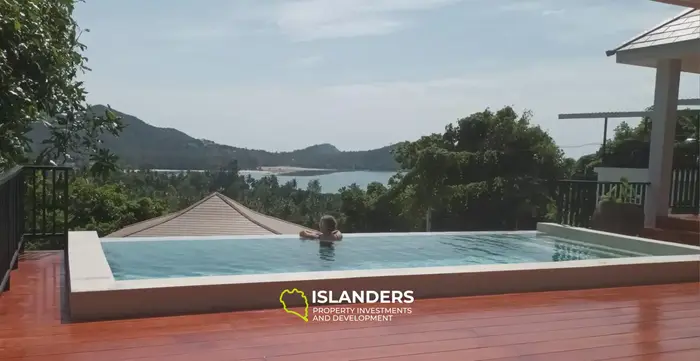 Gran oportunidad - Propiedad de 2 villas con vista al mar