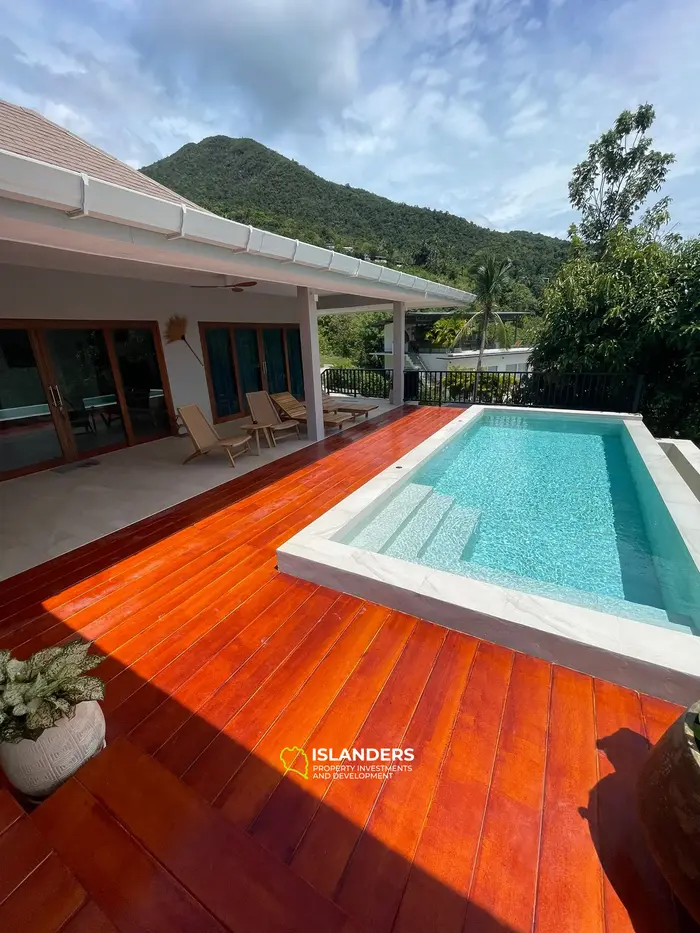 Gran oportunidad - Propiedad de 2 villas con vista al mar