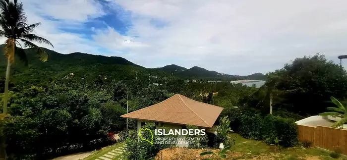 Gran oportunidad - Propiedad de 2 villas con vista al mar