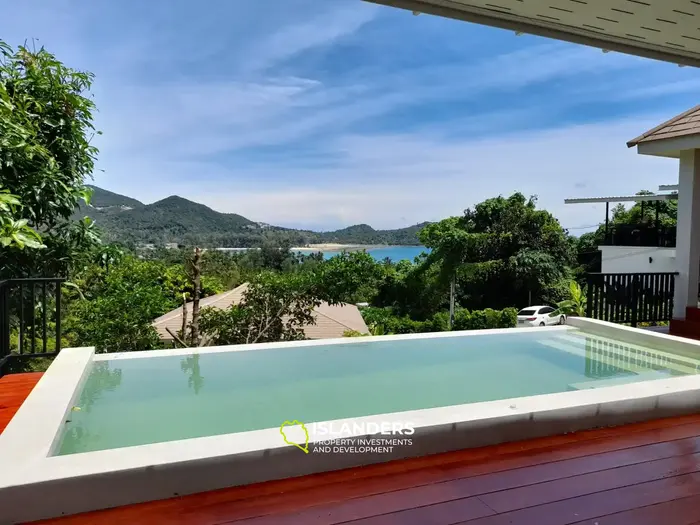 Gran oportunidad - Propiedad de 2 villas con vista al mar