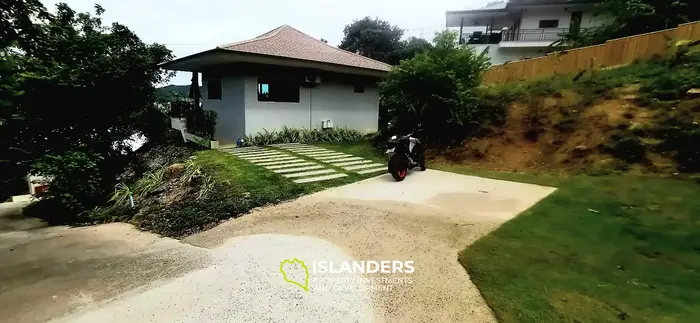 Gran oportunidad - Propiedad de 2 villas con vista al mar