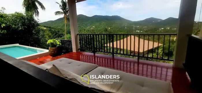 Gran oportunidad - Propiedad de 2 villas con vista al mar