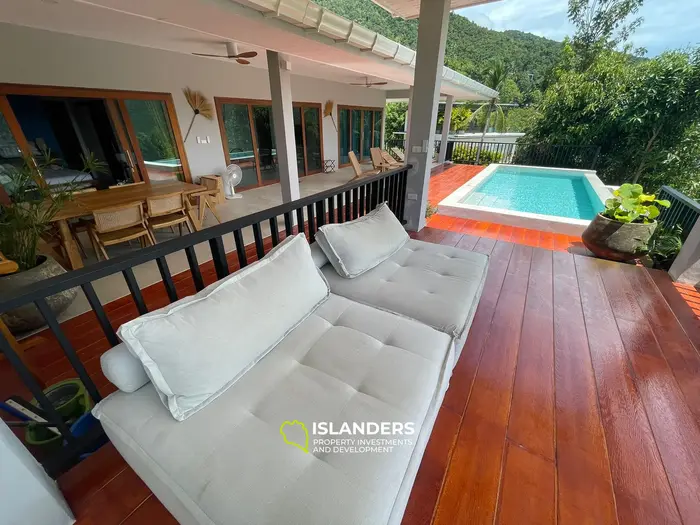 Gran oportunidad - Propiedad de 2 villas con vista al mar