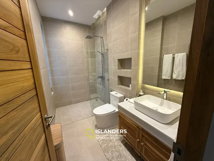 プールヴィラ 2ベッドルーム 開発されたエリアの島（マエナム）