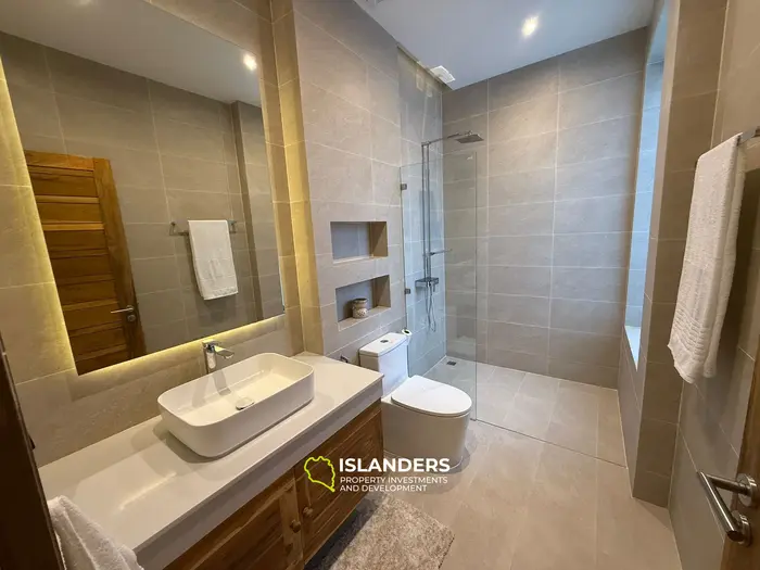 プールヴィラ 2ベッドルーム 開発されたエリアの島（マエナム）