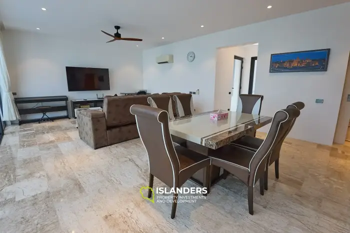 3-bdrm pool villa with ocean view from living room (Chaweng)