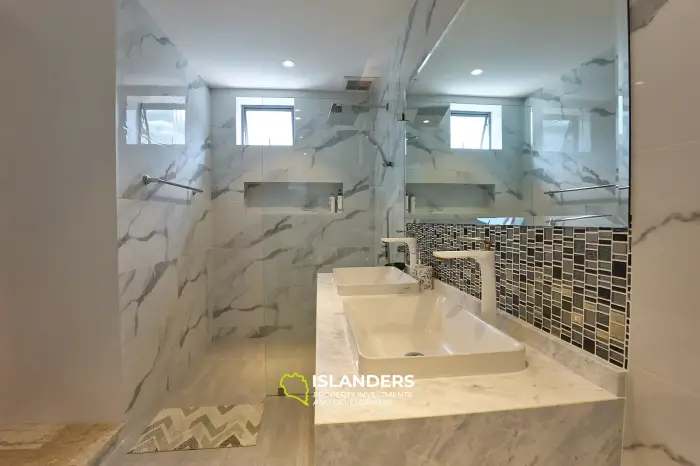 3-bdrm pool villa with ocean view from living room (Chaweng)