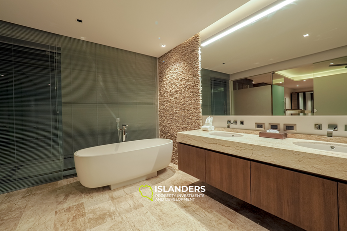 Luxurious 4-Bedroom Villa with Private Pool in Bang Tao